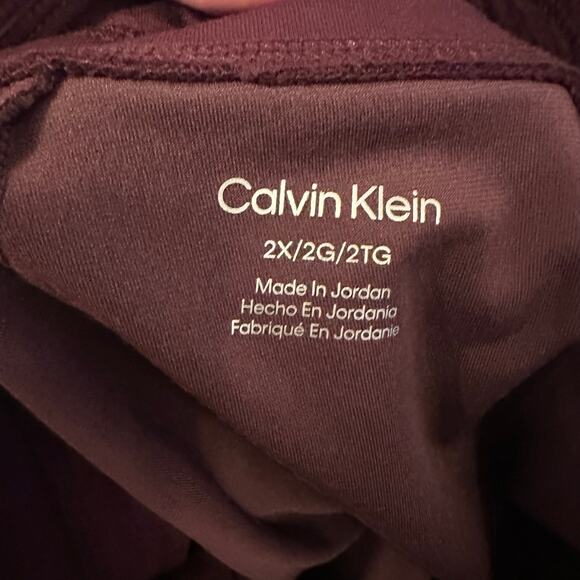 Calvin Klein Women's Burgundy Solid Velvet High Rise Trousers Pants Size 2X NWT - Picture 3 of 4